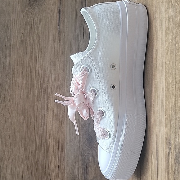 Converse platform Brand new in the box. - Picture 7 of 13